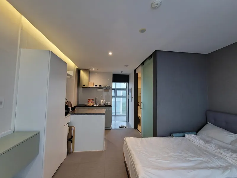 [Topyeong-dong, Seogwipo] Quiet healing camp hotel-style one-room in the forest area 5