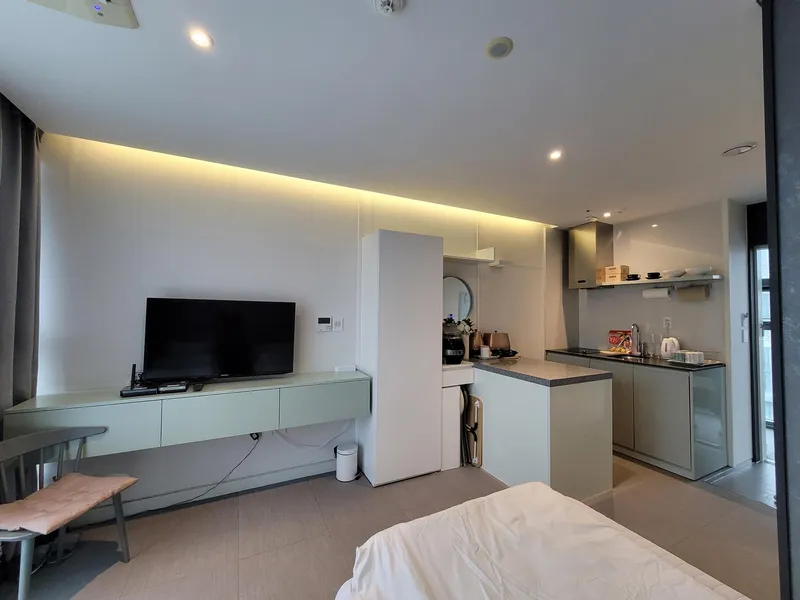 [Topyeong-dong, Seogwipo] Quiet healing camp hotel-style one-room in the forest area 8