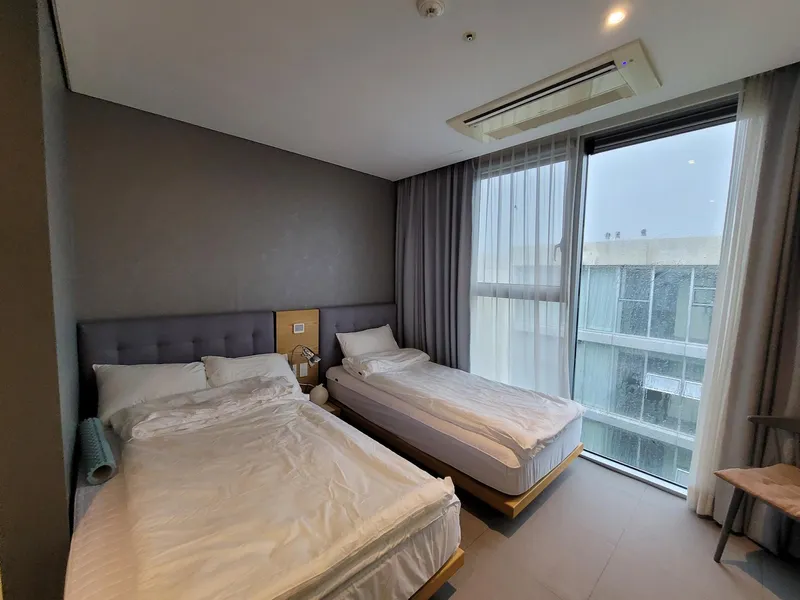 [Topyeong-dong, Seogwipo] Quiet healing camp hotel-style one-room in the forest area 3
