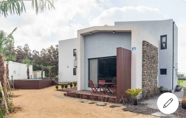[Aewol, Jeju] A cozy, white-toned, three-room, two-story house with a private pool. 72