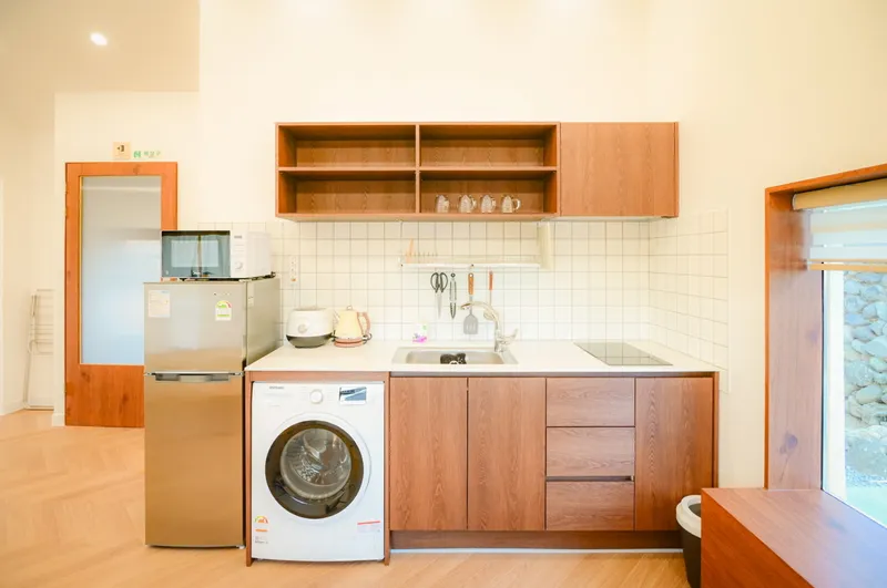[Dopyeong-dong, Jeju] #Private Jacuzzi Remodeled Stylish Two-Room Traditional Stone House (Outer Annex) #Weekly Stay Only 15