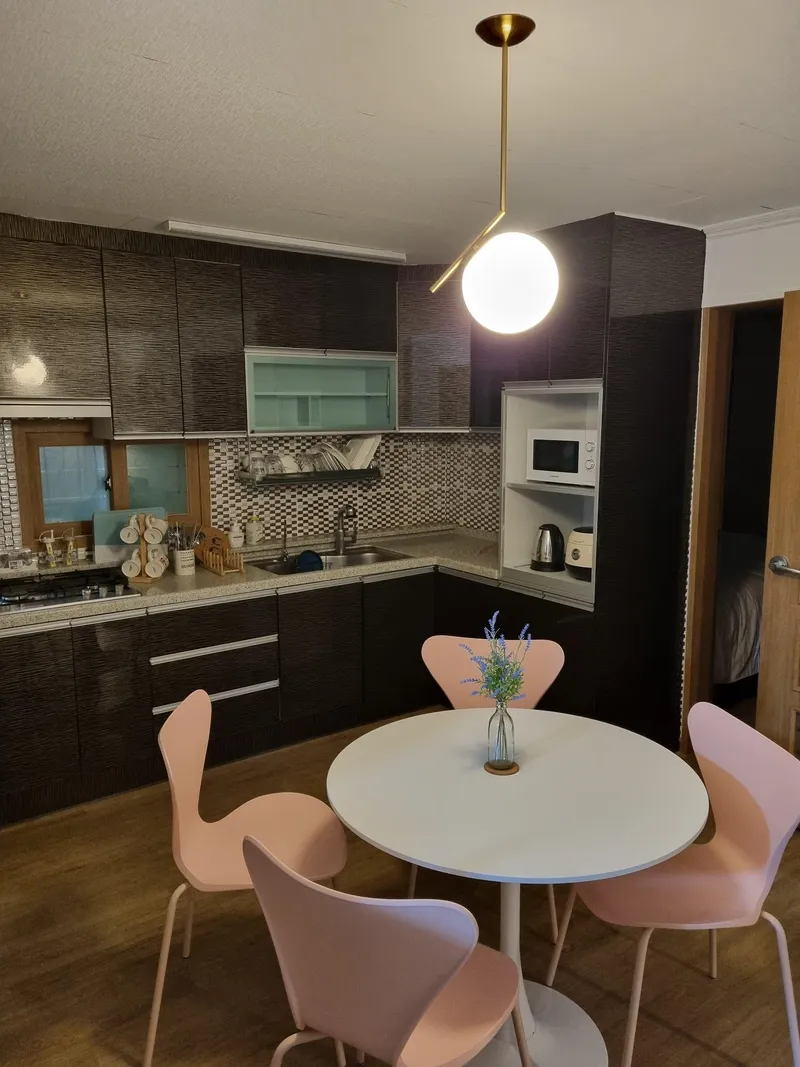 [Changwon] 3 minutes walk from NC Baseball Stadium, spacious 2nd floor, great for family/friend gatherings 6