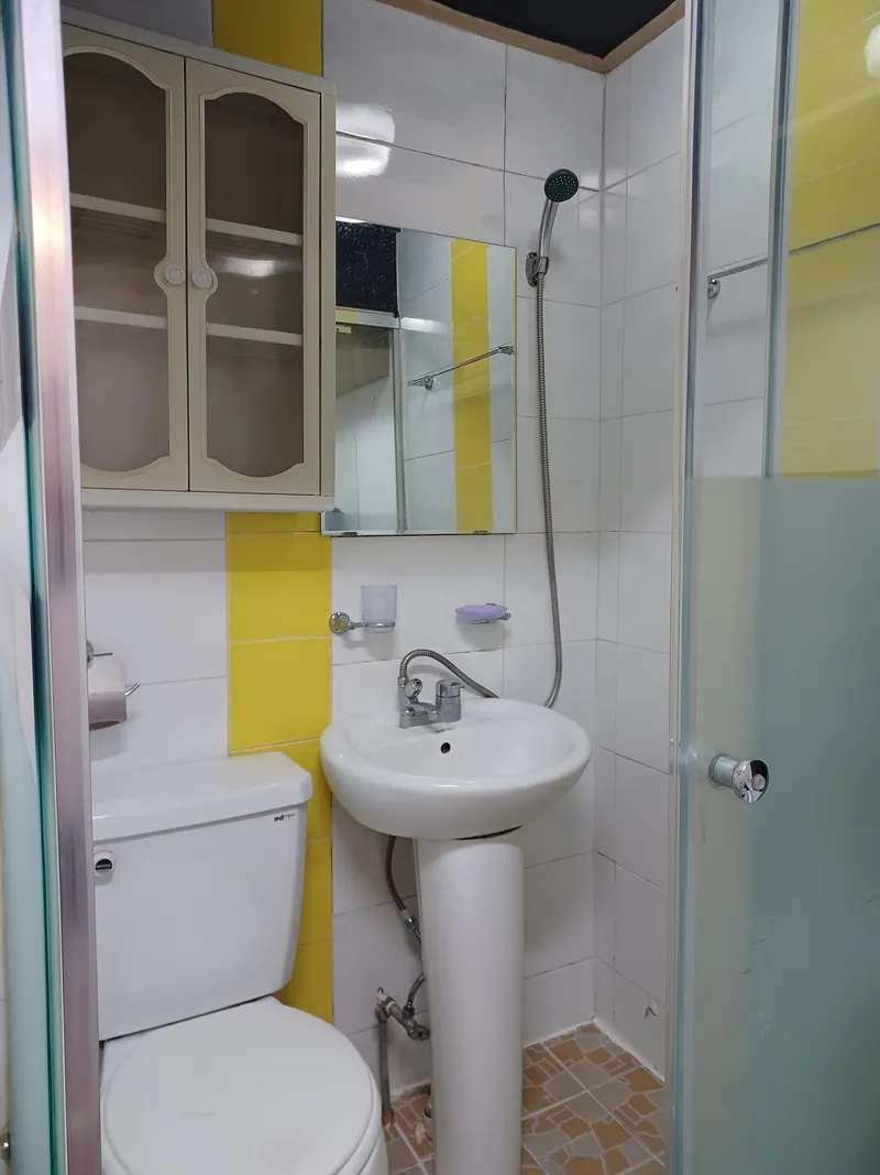 [Seocho, Seoul][Gangnam] Overwhelming Location! 3 minutes from the station, large windows, private bathroom (43 sq ft). 6
