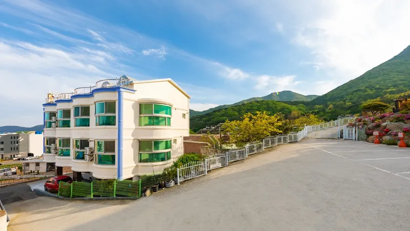 [경남 거제] 학동몽돌해수욕장 도보5분이내 침대룸 #핑크프리티 16