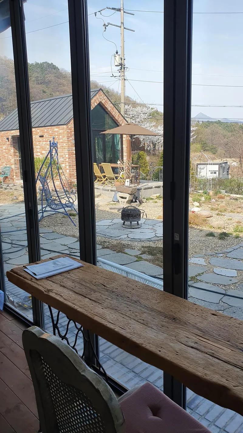 [Yangpyeong] Three-sided Mountain View, 10 minutes by car to Yangpyeong Station, detached one-room independent house 60