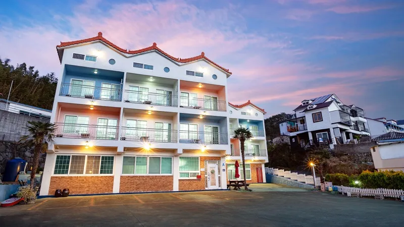 [경남 거제] 학동흑진주몽돌해수욕장 도보10분이내 오션뷰 원룸 B 10