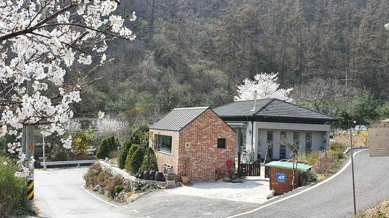 [Yangpyeong] Three-sided Mountain View, 10 minutes by car to Yangpyeong Station, detached one-room independent house 64