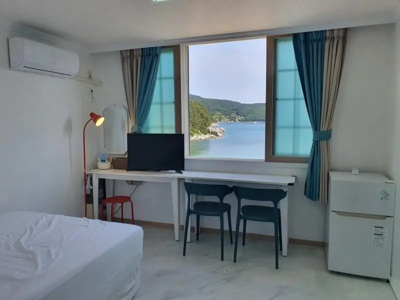 庆南巨济 韦贤海滩前的海景单间民宿,202号房 - main image