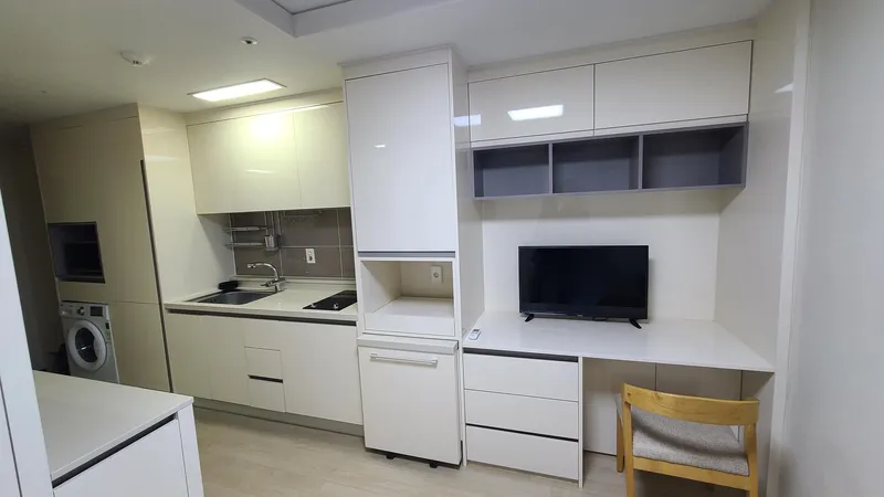 [Yeonje, Busan] Officetel in Yeonsan-dong near Yeonsan Station, clean and fully equipped. Gym. Parking lot. 4