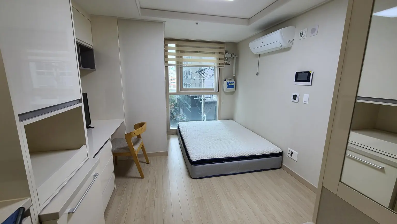 Busan Yeonje Officetel in Yeonsan-dong near Yeonsan Station, clean and fully equipped. Gym. Parking lot. - main image