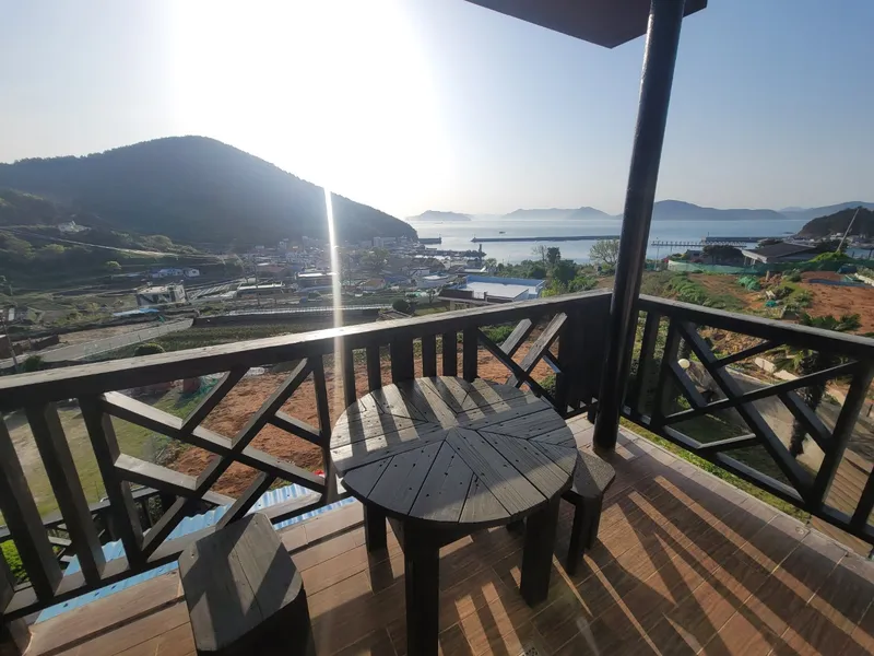 [Geoje] Ocean view one room with a view of Daepo Port and Jangsa Island #Blue 6