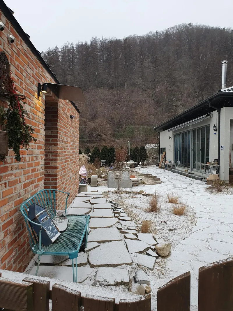 [Yangpyeong] Three-sided Mountain View, 10 minutes by car to Yangpyeong Station, detached one-room independent house 69