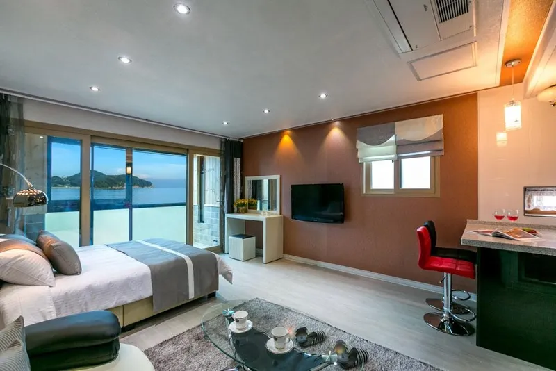 [Geoje] Hwangwha 203 right in front of Mongdol Beach 8