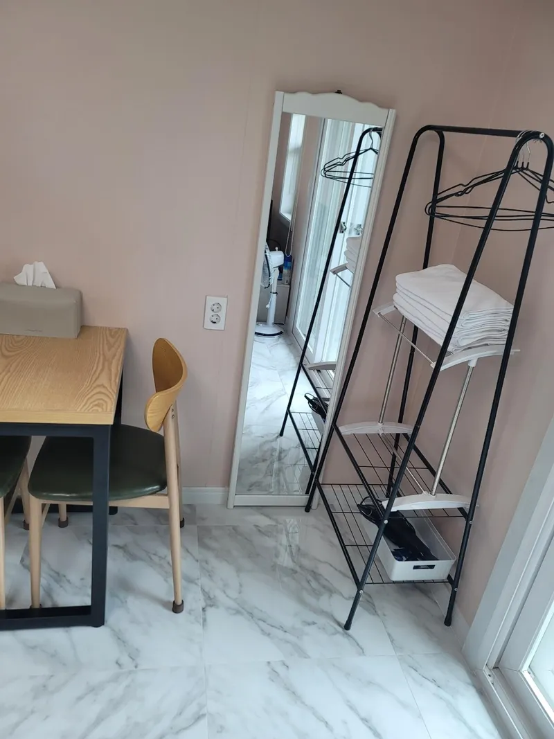 [Geoje] One-room apartment #202 within 5 minutes walk from Heukjinju Mongdol Beach 6