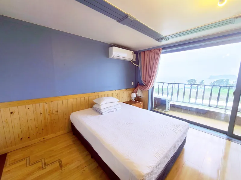 [Hogeun-dong, Seogwipo] Ocean view resort close to the city center 15 pyeong #One room (deluxe double) A 2