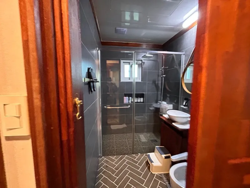 [Andeok, Seogwipo] #5 rooms #3 bathrooms #1 playroom Sanbangsan view large family house 29