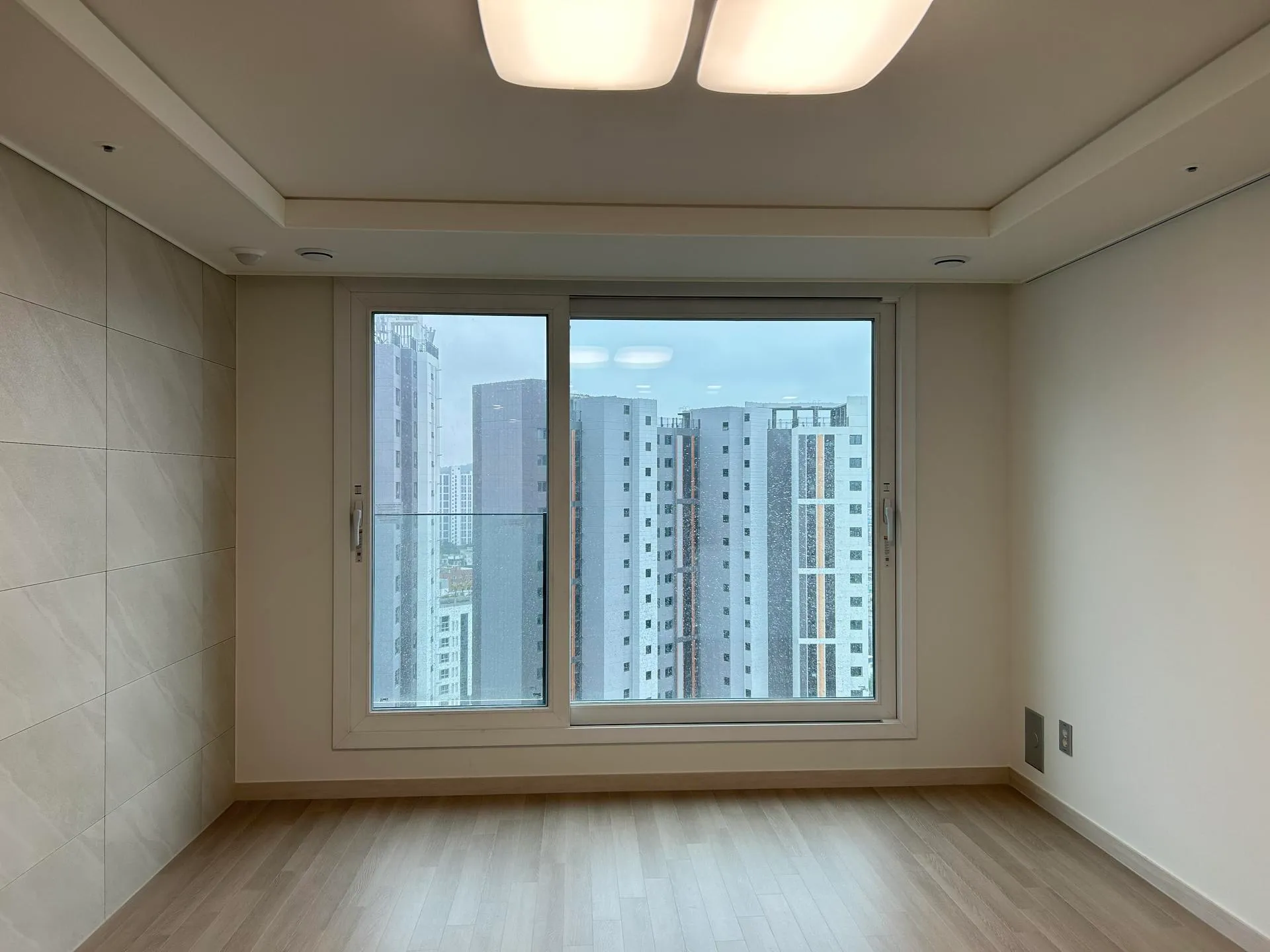 Juan-dong 3-Bedroom Apartment near Station
