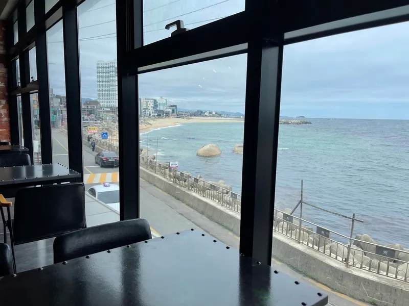 [Sokcho] Cream Tea, an ocean view accommodation right below the lighthouse observatory 12