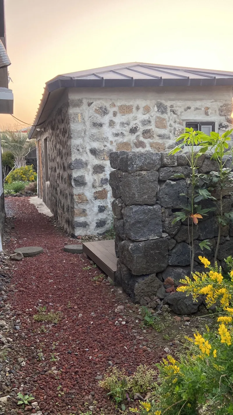 [Hallim, Jeju][Jeju Hyeopjae] Jeju Countryside Stone Wall House Hyeopjae Private Stay with Large Pool 24