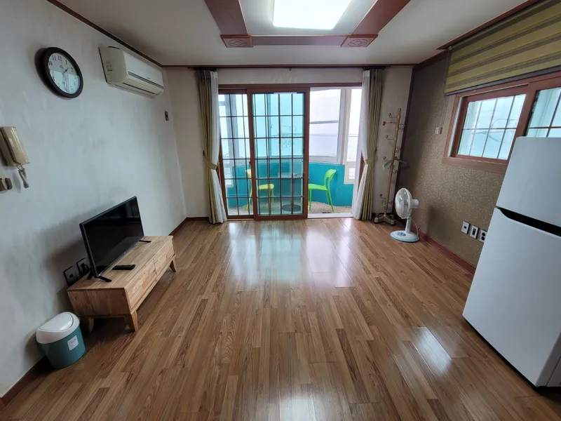[제주 용담삼동] 제주공항차량10분이내 패밀리룸 4인실 펜션 분리형원룸 오션뷰 E 2