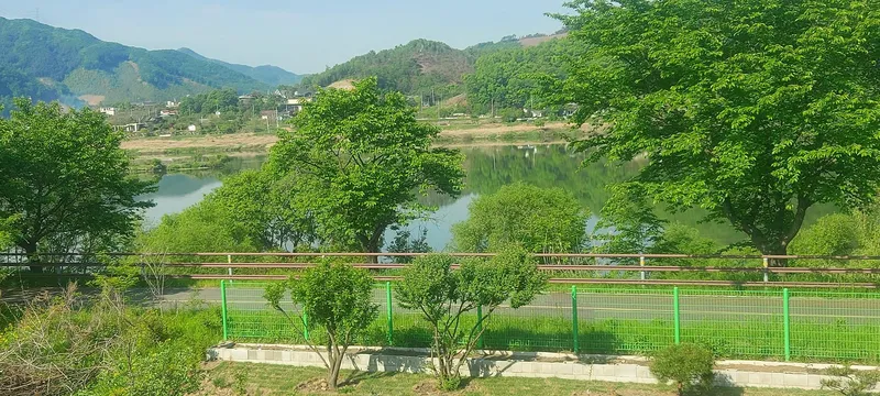 [Yangpyeong] River view and bicycle/walking path/fire pit pretty yard luxury one month living 1st floor 33