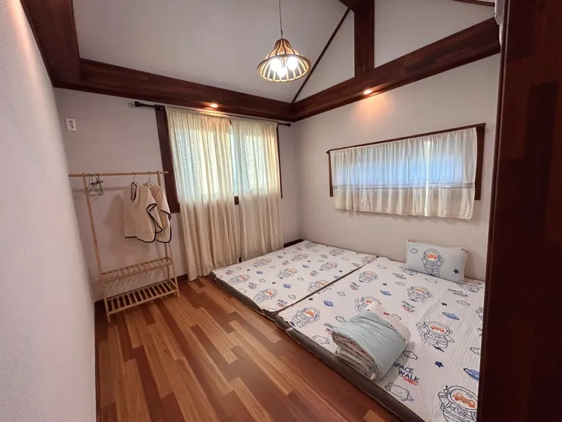 [Andeok, Seogwipo] #5 rooms #3 bathrooms #1 playroom Sanbangsan view large family house 25