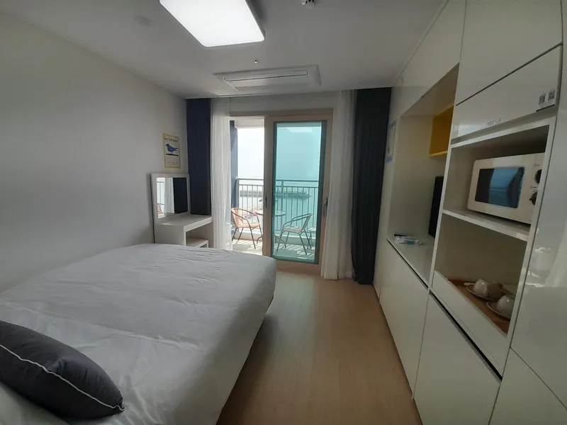 [Yangyang] E7-10/1. High-rise ocean view. Full options. Bed sunrise. Close to Yangridan-gil. OTT available. 7