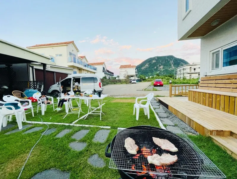 [Andeok, Seogwipo] #6 rooms #4 bathrooms #2 duplexes #2 playrooms Sanbangsan view private house 6