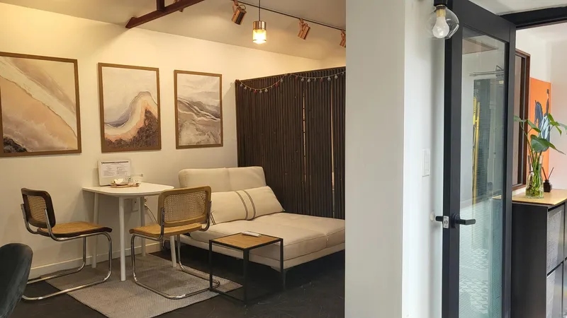 [Jongno, Seoul] Studio-type detached house in the palace district of Seochon in the middle of Sadamun 15