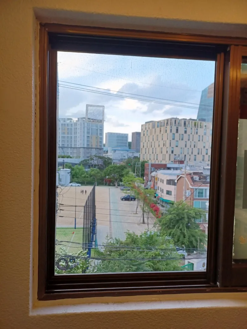 [Seocho, Seoul][Gangnam] Overwhelming Location! 3 minutes from the station, large windows, private bathroom (22 sq ft). 14