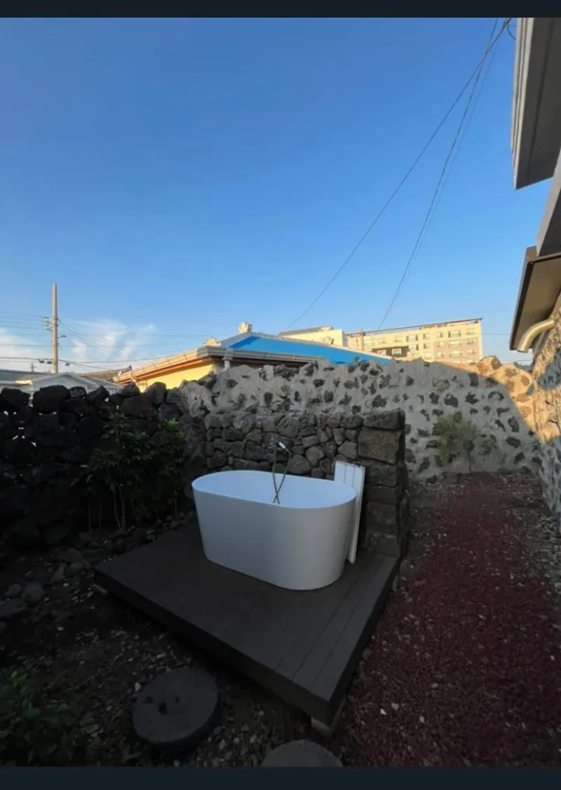 [Hallim, Jeju][Jeju Hyeopjae] Jeju Countryside Stone Wall House Hyeopjae Private Stay with Large Pool 20