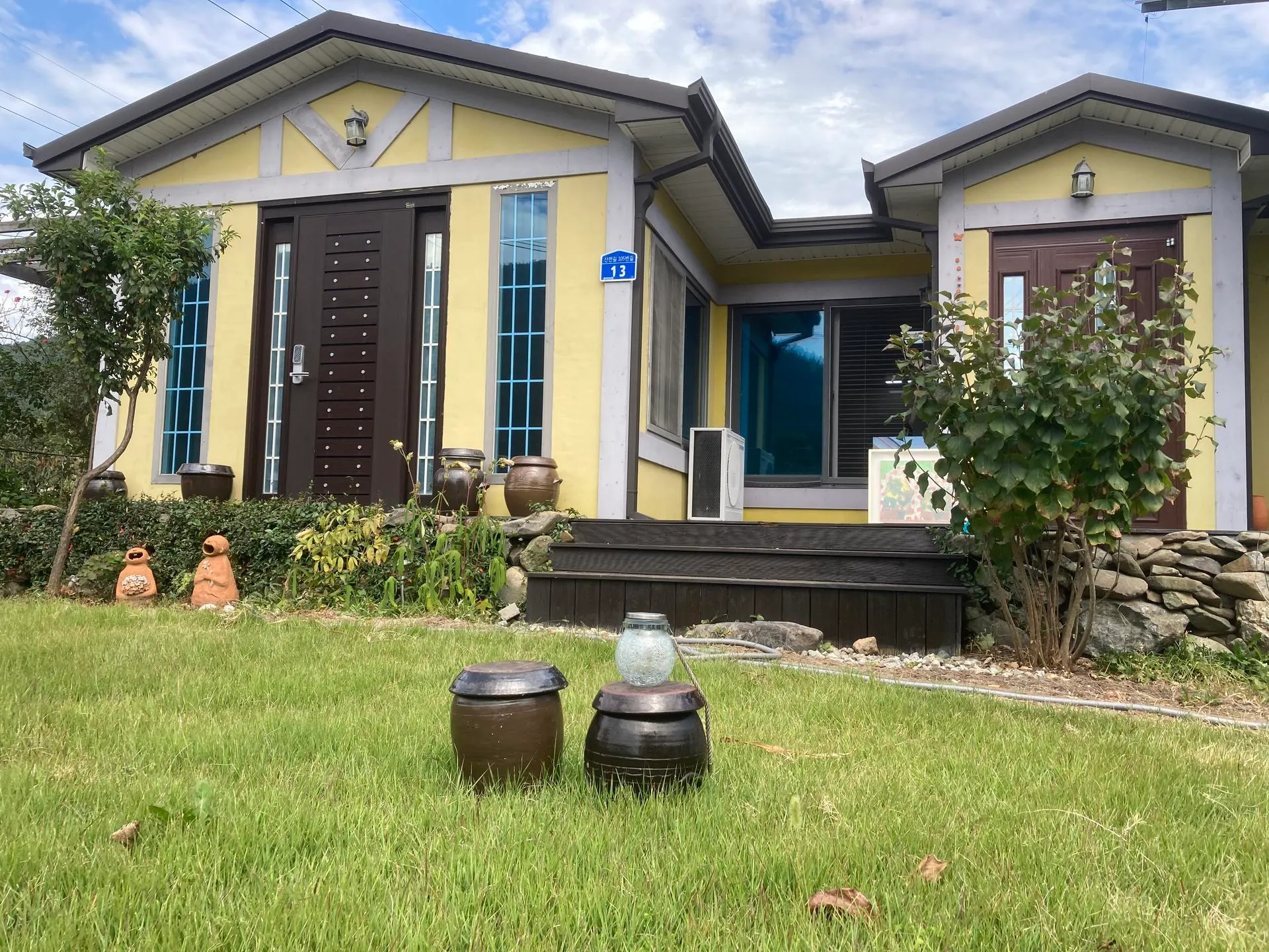 Jongcheon-myeon Coastal Two-Bedroom Villa