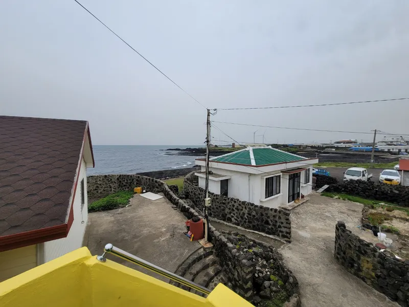 [Gujwa, Jeju][Jeju Gimnyeong] Yellow house next to Gimnyeong Cheonggulmul #Right in front of Gimnyeong sea 46