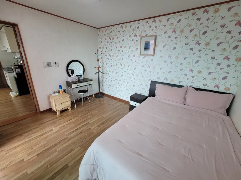 [제주 용담삼동] 제주공항차량10분이내 패밀리룸 4인실 펜션 분리형원룸 오션뷰 E 9