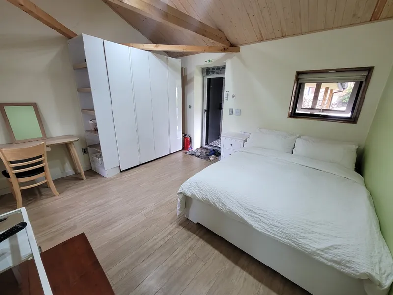 [Doryeon 2-dong, Jeju] Spacious Studio Room 102 with Stone Wall #5MinuteDriveFromSamyangBeach 5