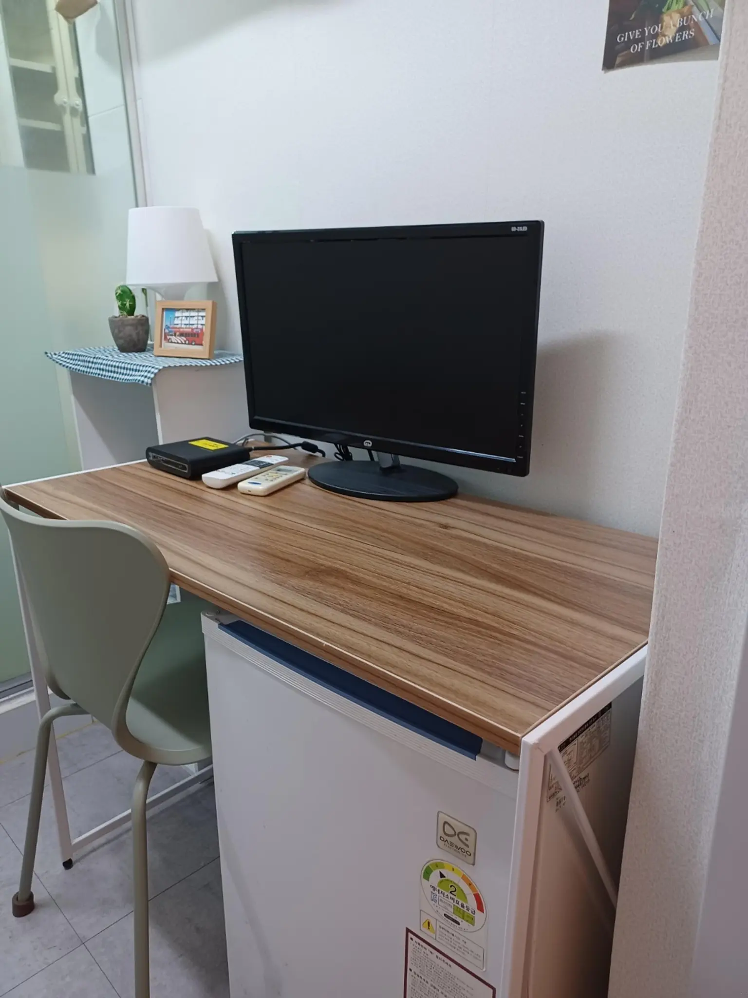 Gangnam walkable & workation stay 1BR & sleeps 1 Overwhelming Location! 3 minutes from the station, large windows, private bathroom (22 sq ft). Cover Photo