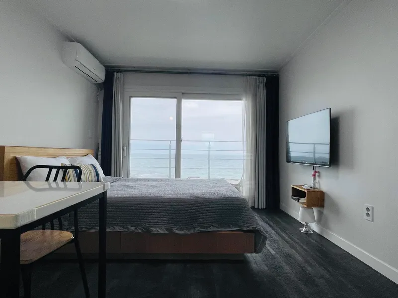 [Sokcho] Afternoon tea at an ocean view accommodation right below the lighthouse observatory 10