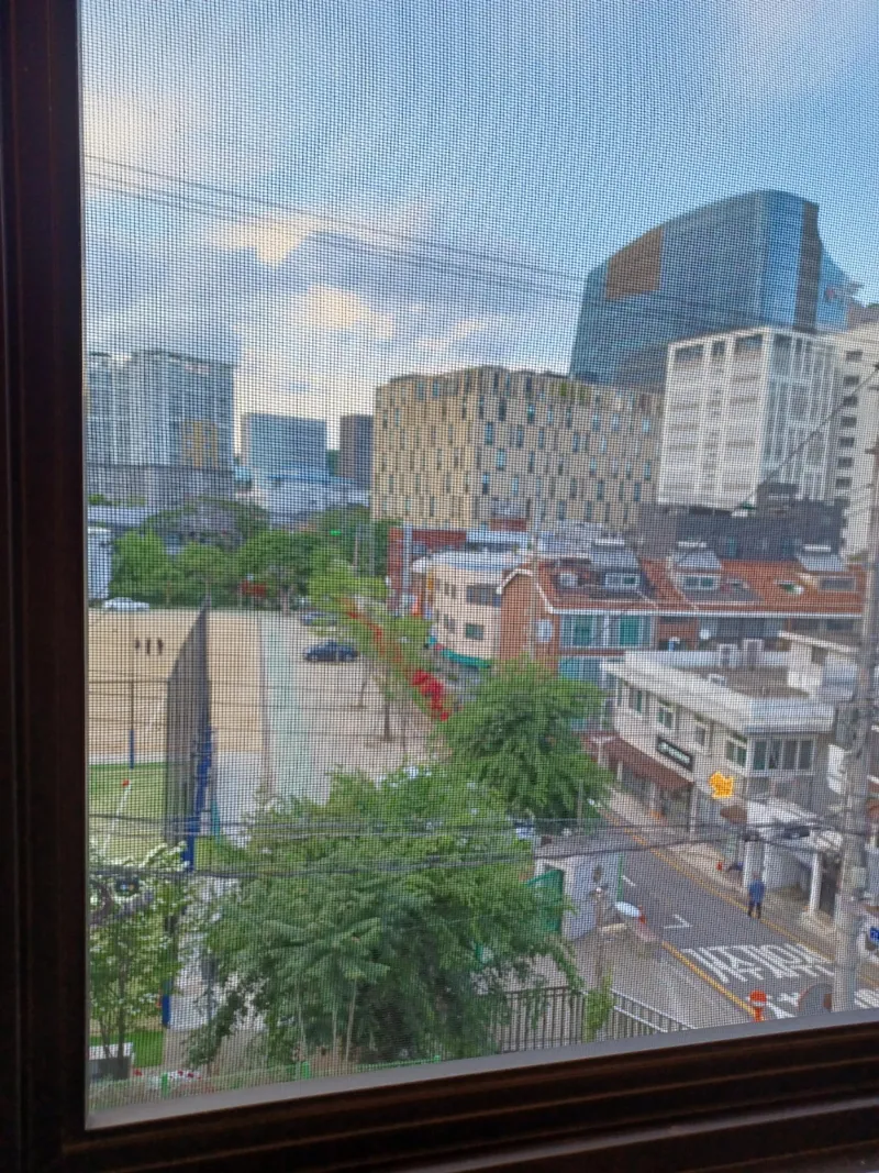 [Seocho, Seoul][Gangnam] Overwhelming location! 3 minutes from the station, large windows, private bathroom (45 sq ft). 13