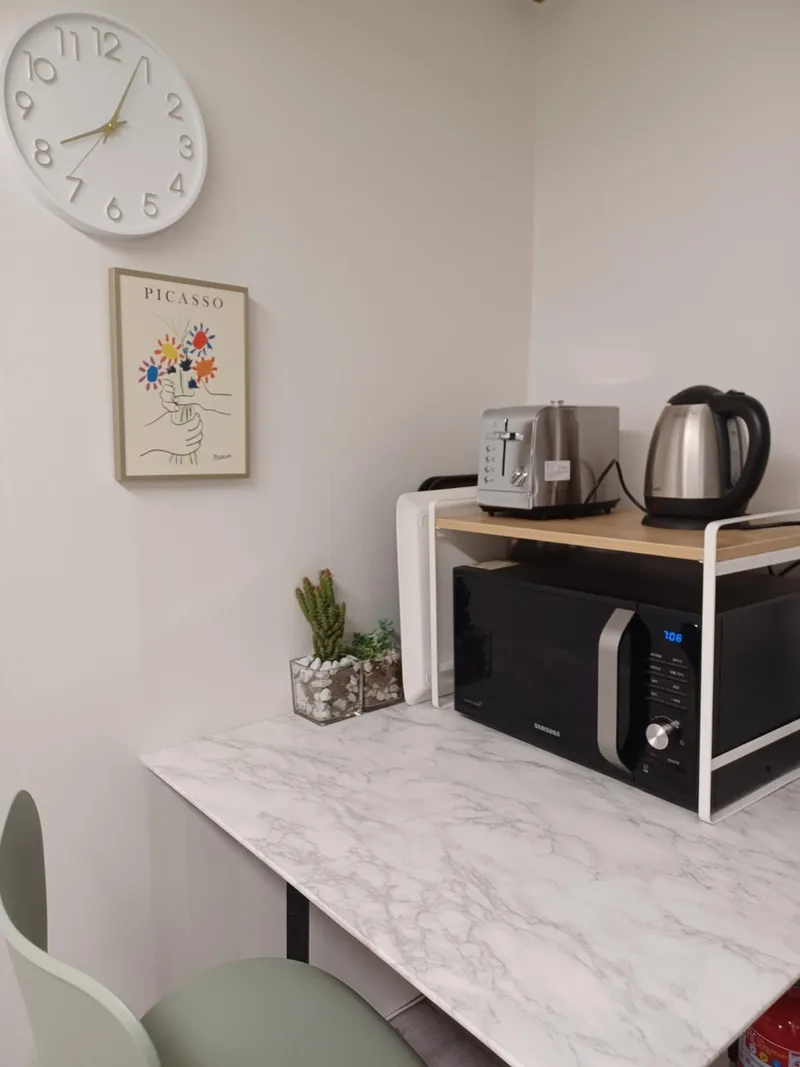 [Seocho, Seoul][Gangnam] Overwhelming location! 3 minutes from the station, large windows, private bathroom (25 sq ft). 11
