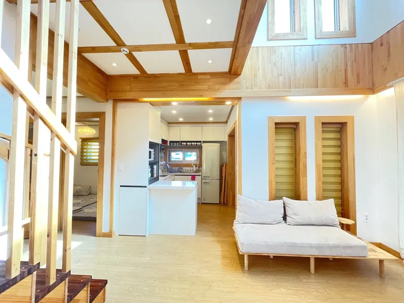 [Andeok, Seogwipo] #6 rooms #4 bathrooms #2 duplexes #2 playrooms Sanbangsan view private house 35