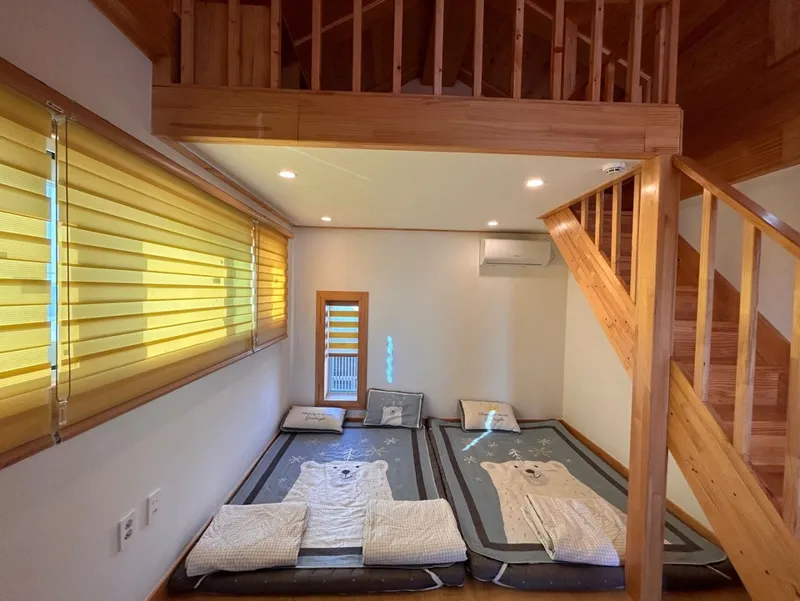 [Andeok, Seogwipo] #6 rooms #4 bathrooms #2 duplexes #2 playrooms Sanbangsan view private house 51