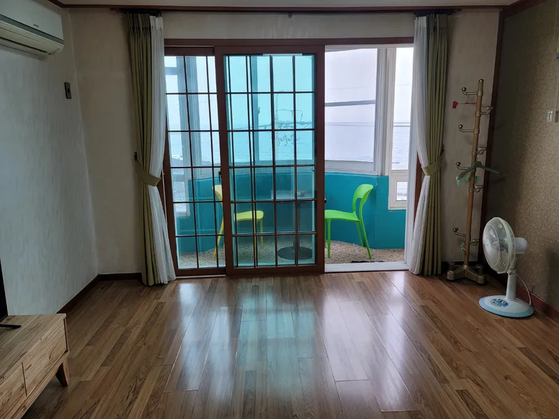 [제주 용담삼동] 제주공항차량10분이내 패밀리룸 4인실 펜션 분리형원룸 오션뷰 E 3