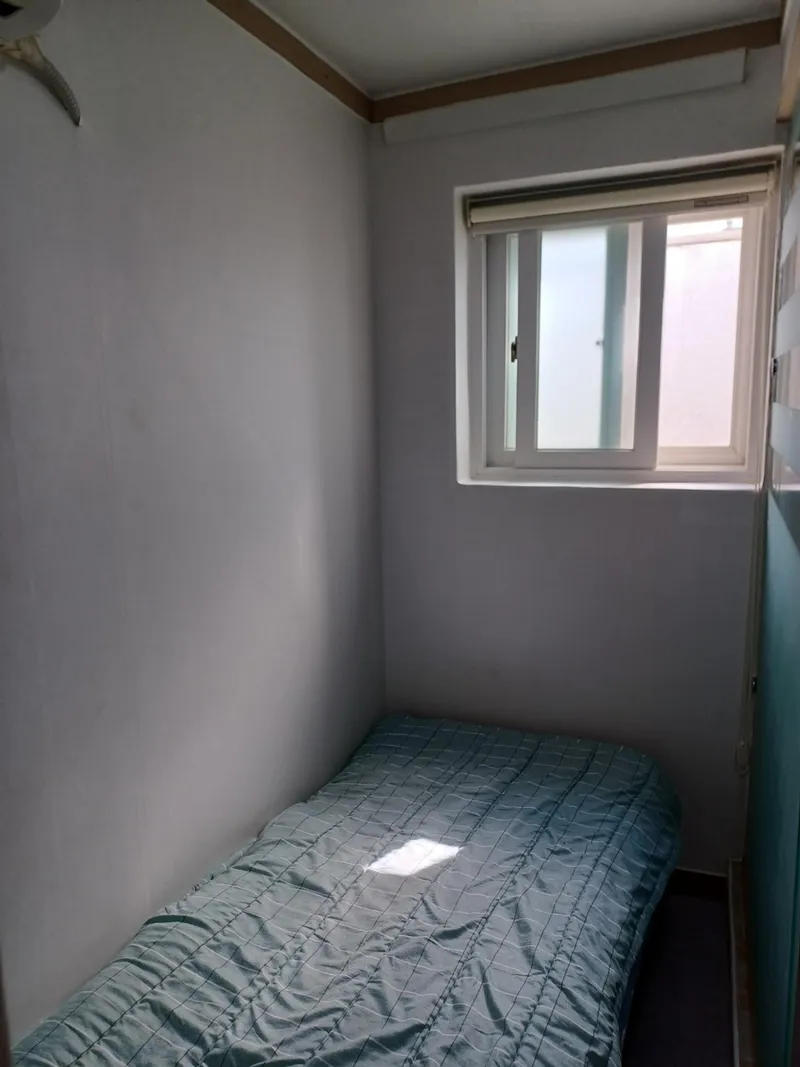 [Seocho, Seoul][Gangnam] Overwhelming location! 3 minutes from the station, large window, private bathroom 13 5