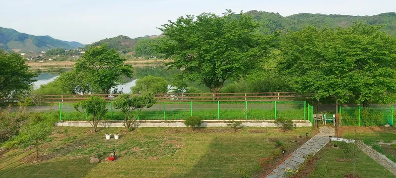 [Yangpyeong] River view and bicycle/walking path/fire pit pretty yard luxury one month living 1st floor 37