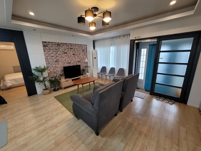[Gujwa, Jeju][Jeju Gimnyeong] Yellow house next to Gimnyeong Cheonggulmul #Right in front of Gimnyeong sea 27