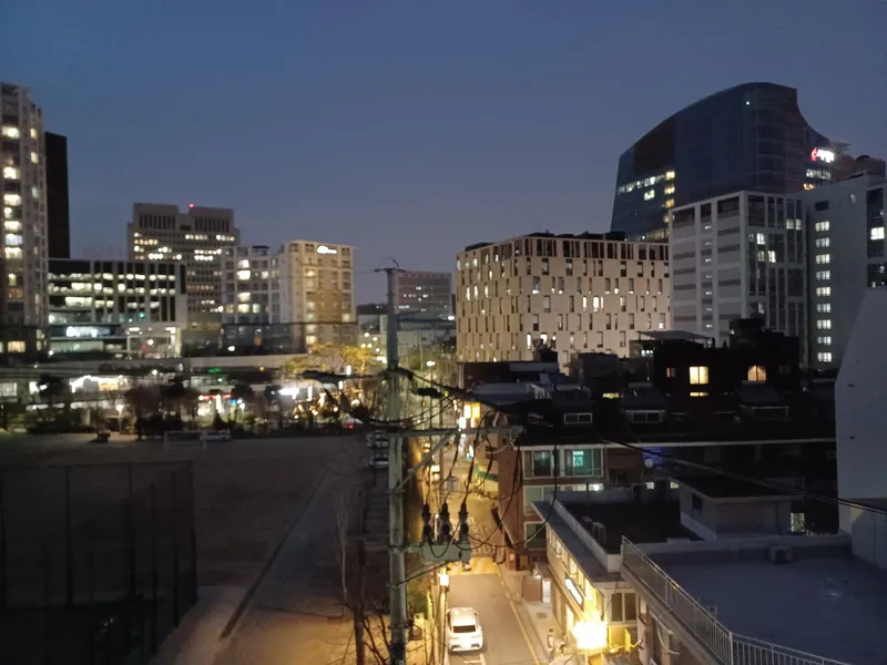 [Seocho, Seoul][Gangnam] Overwhelming Location! 3 minutes from the station, large windows, private bathroom (22 sq ft). 10