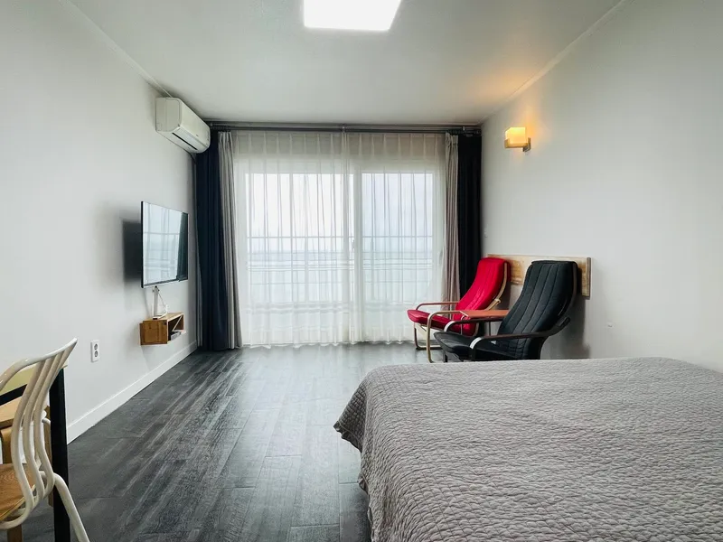 [Sokcho] Cream Tea, an ocean view accommodation right below the lighthouse observatory 5