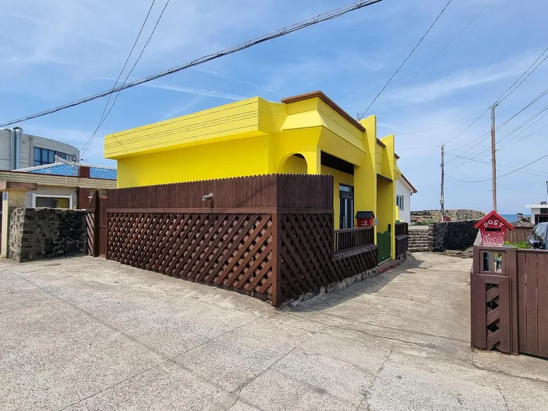 [Gujwa, Jeju][Jeju Gimnyeong] Yellow house next to Gimnyeong Cheonggulmul #Right in front of Gimnyeong sea 31