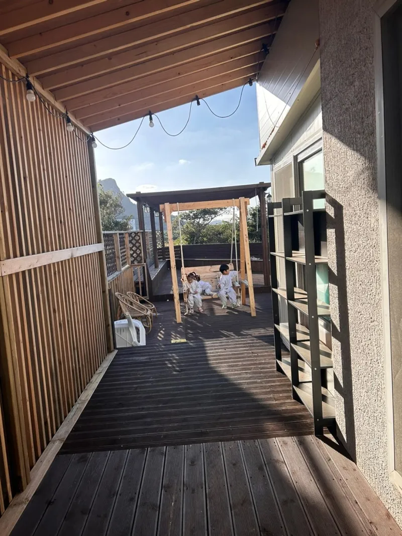 [Andeok, Seogwipo] #5 rooms #3 bathrooms #1 playroom Sanbangsan view large family house 5
