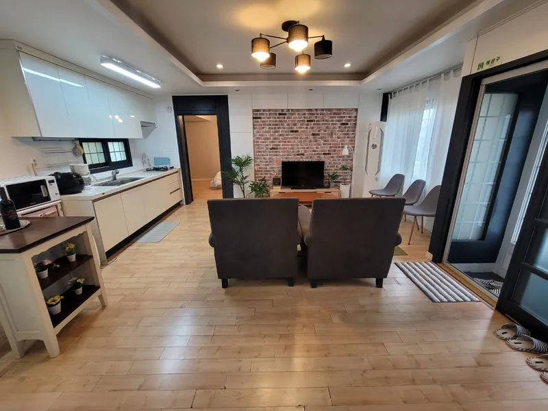 [Gujwa, Jeju][Jeju Gimnyeong] Yellow house next to Gimnyeong Cheonggulmul #Right in front of Gimnyeong sea 37
